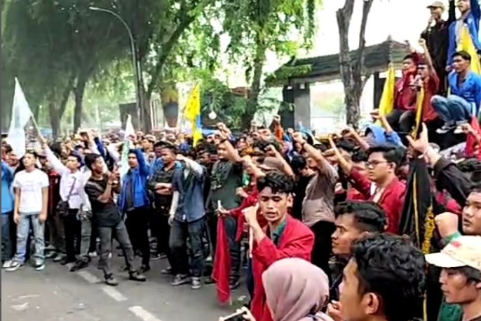 Polda Sumut Pulangkan 42 Pengunjuk Rasa Medan, KontraS Bongkar Kekerasan Polisi